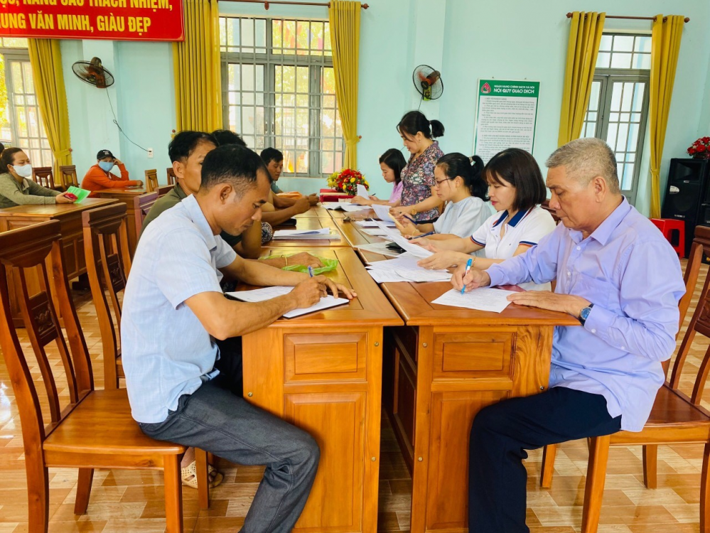Hội Liên hiệp Phụ nữ huyện Bù Đăng kiểm tra nguồn vốn ủy thác NHCSXH tại xã Nghĩa Trung