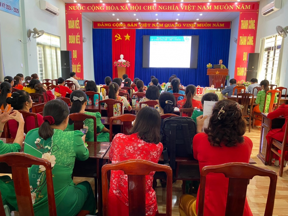 Hội LHPN xã Tiến Hưng, thành phố Đồng Xoài tổ chức Hội sơ kết giữa nhiệm kỳ thực hiện Nghị quyết Đại hội đại biểu các cấp nhiệm kỳ 2021-2026